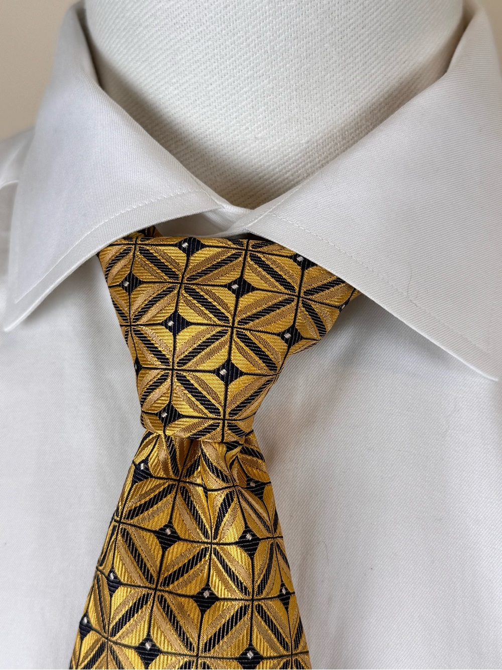 John W. Nordstrom Men’s Necktie Gold & Black Geometric Jacquard Silk Tie